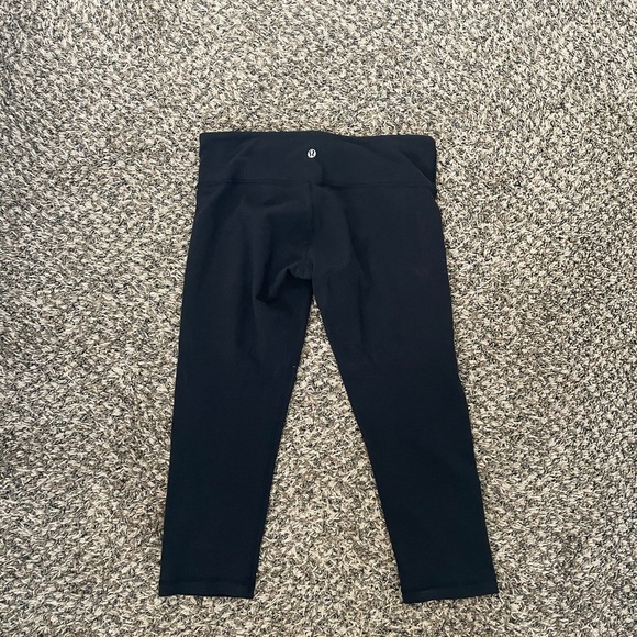 Lululemon women’s capri pants